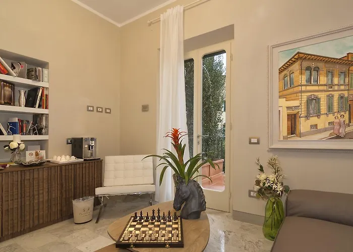 Palazzo Cini Luxury In Couette-café Pise