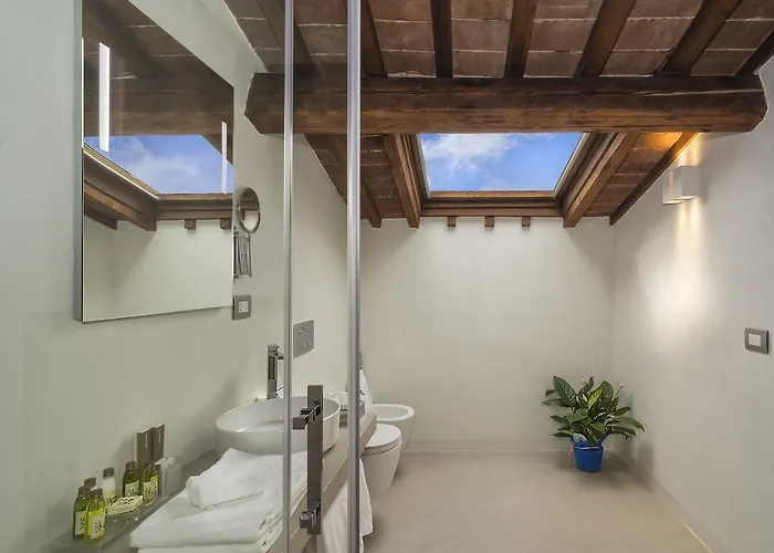Palazzo Cini Luxury In Couette-café Pise