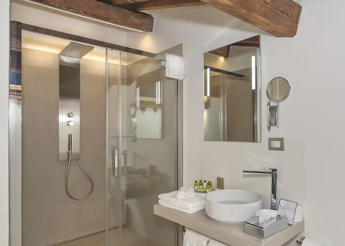 Palazzo Cini Luxury In Couette-café 4*