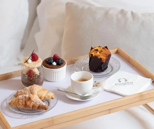 Palazzo Cini Luxury In Couette-café 4*